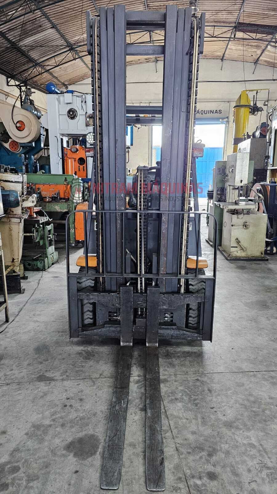 Empilhadeira GLP Still Modelo: XL30, Capacidade: 3.000kgs.