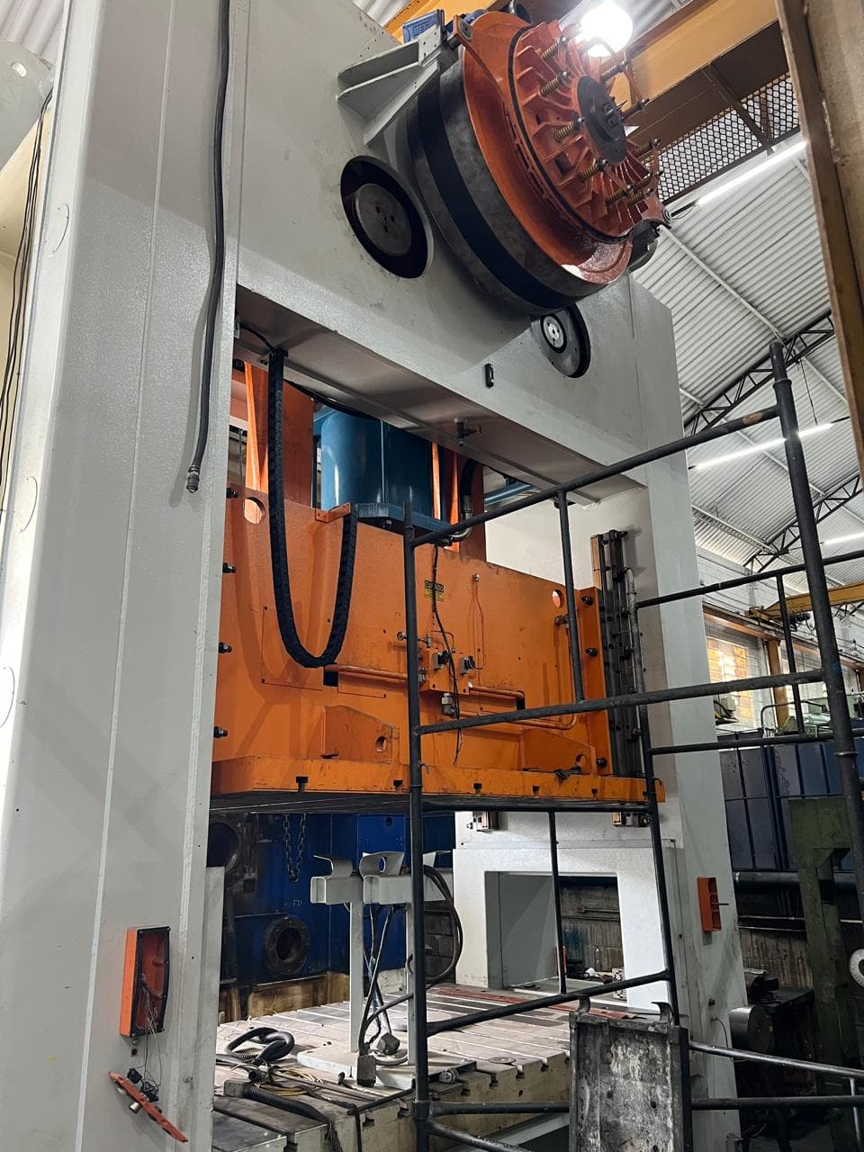 PRENSA EXCÊNTRICA JUNDIAÍ TIPO H 400 TONELADAS, MODELO HS2 400 F5.