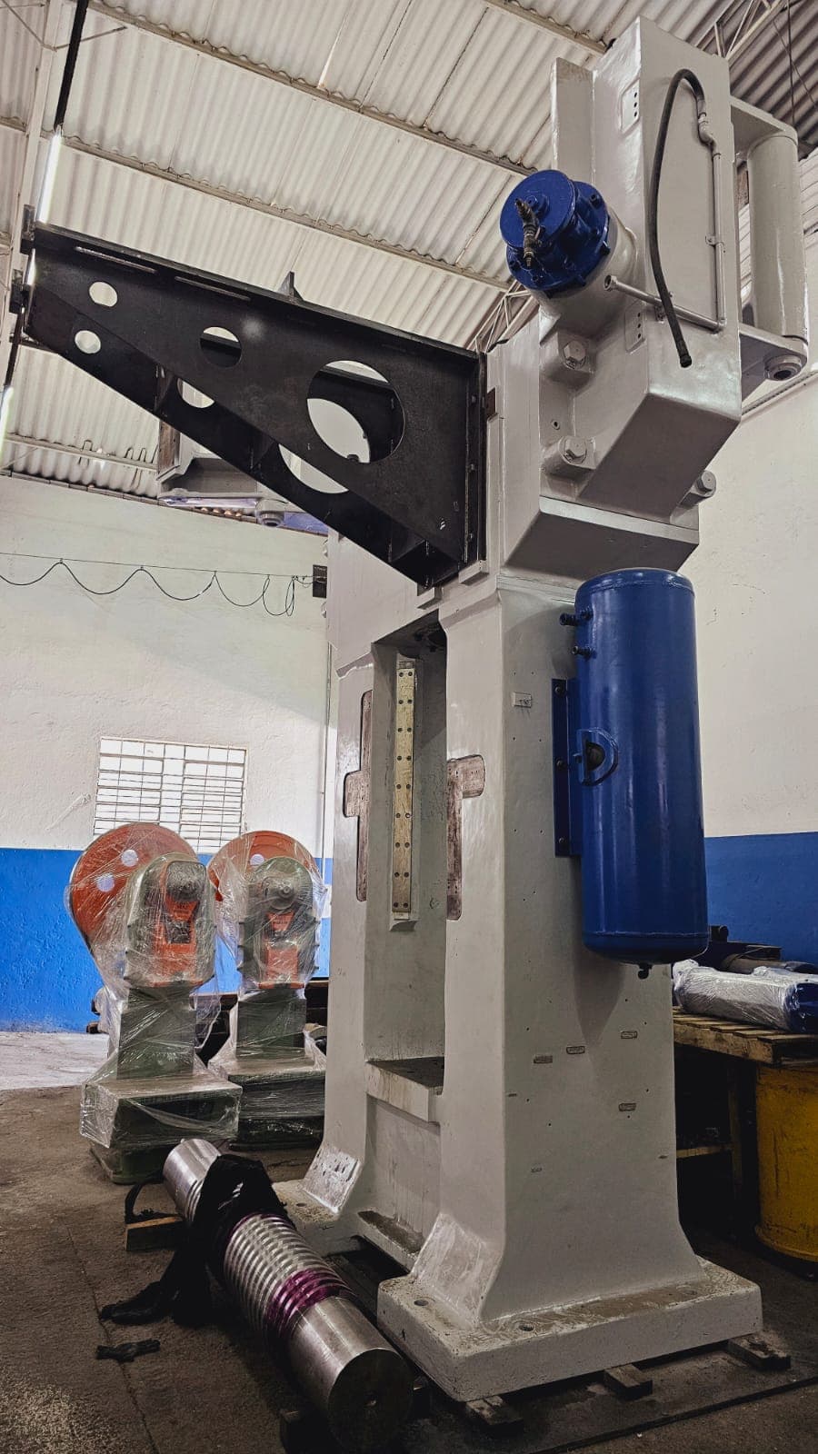 PRENSA DE FRICÇÃO PARA FORJARIA GUTMANN, 800 TONELADAS. MODELO PFR-800.